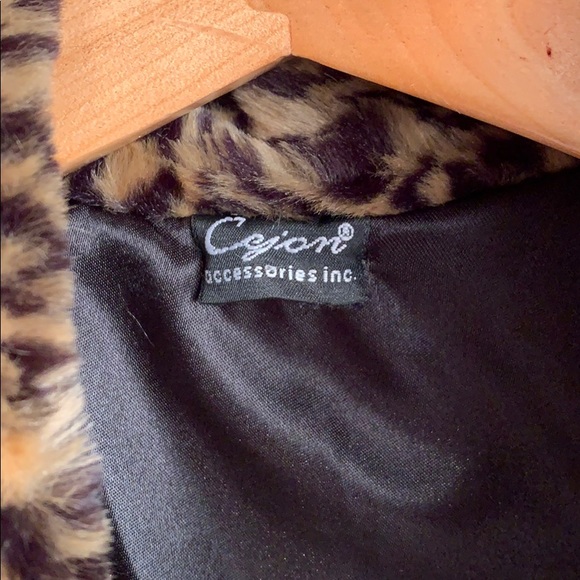 Faux fur short crop jacket - Picture 2 of 7